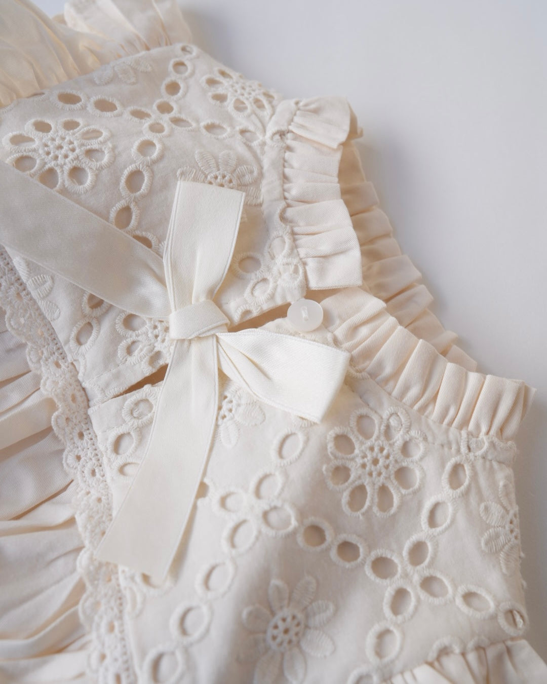 レースビブリボンワンピース