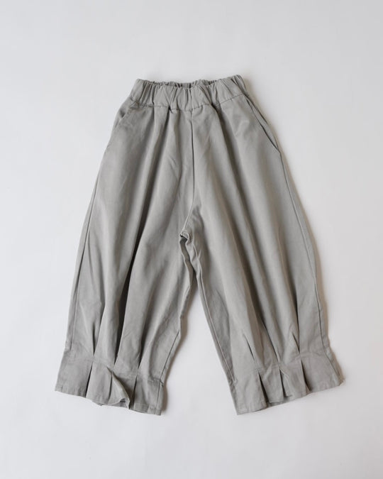 裾タックボリュームパンツ