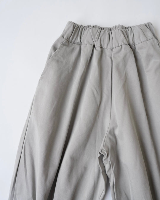 裾タックボリュームパンツ