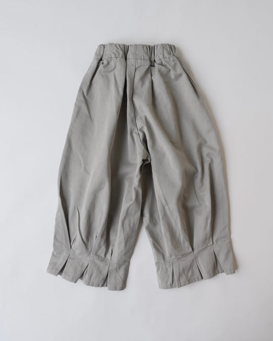 裾タックボリュームパンツ