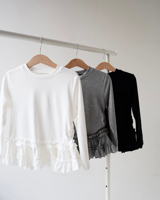 裾フリルトップス