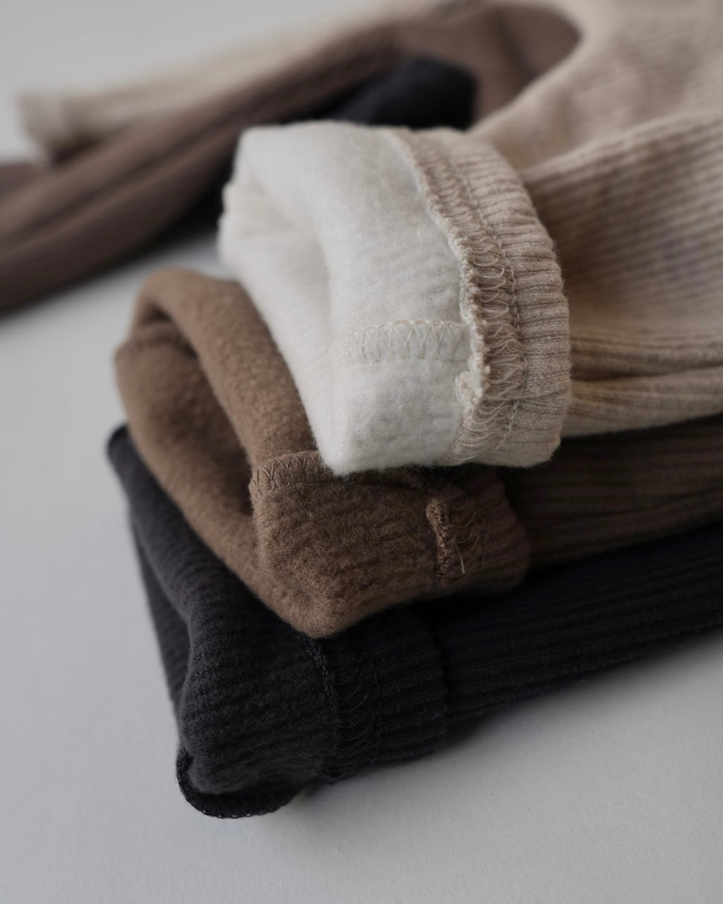 [nunu biel]mozzi裏起毛サスレギンス