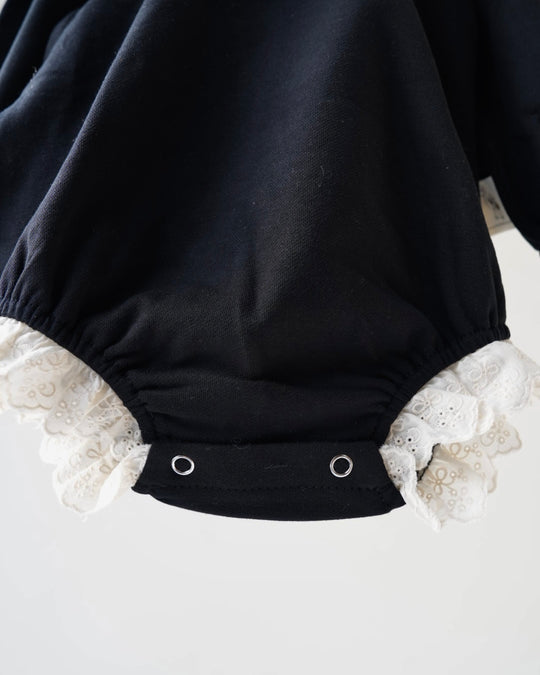 デコラレースロンパース