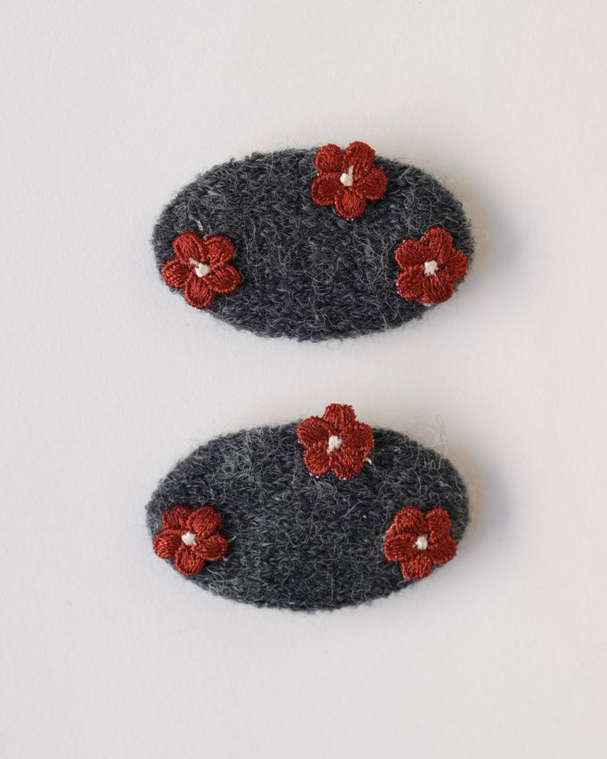 小花ニットパッチンピン