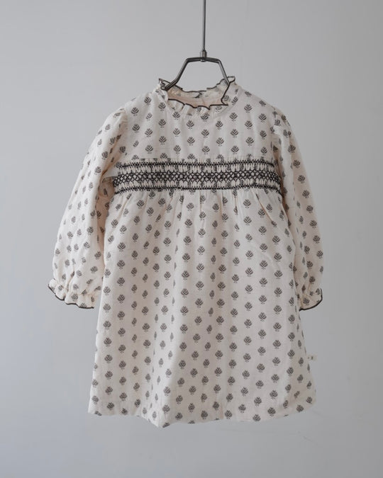 うす綿入りスモッキングワンピース