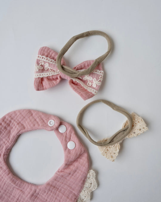 ヘアバンド付フリルガーゼスタイ