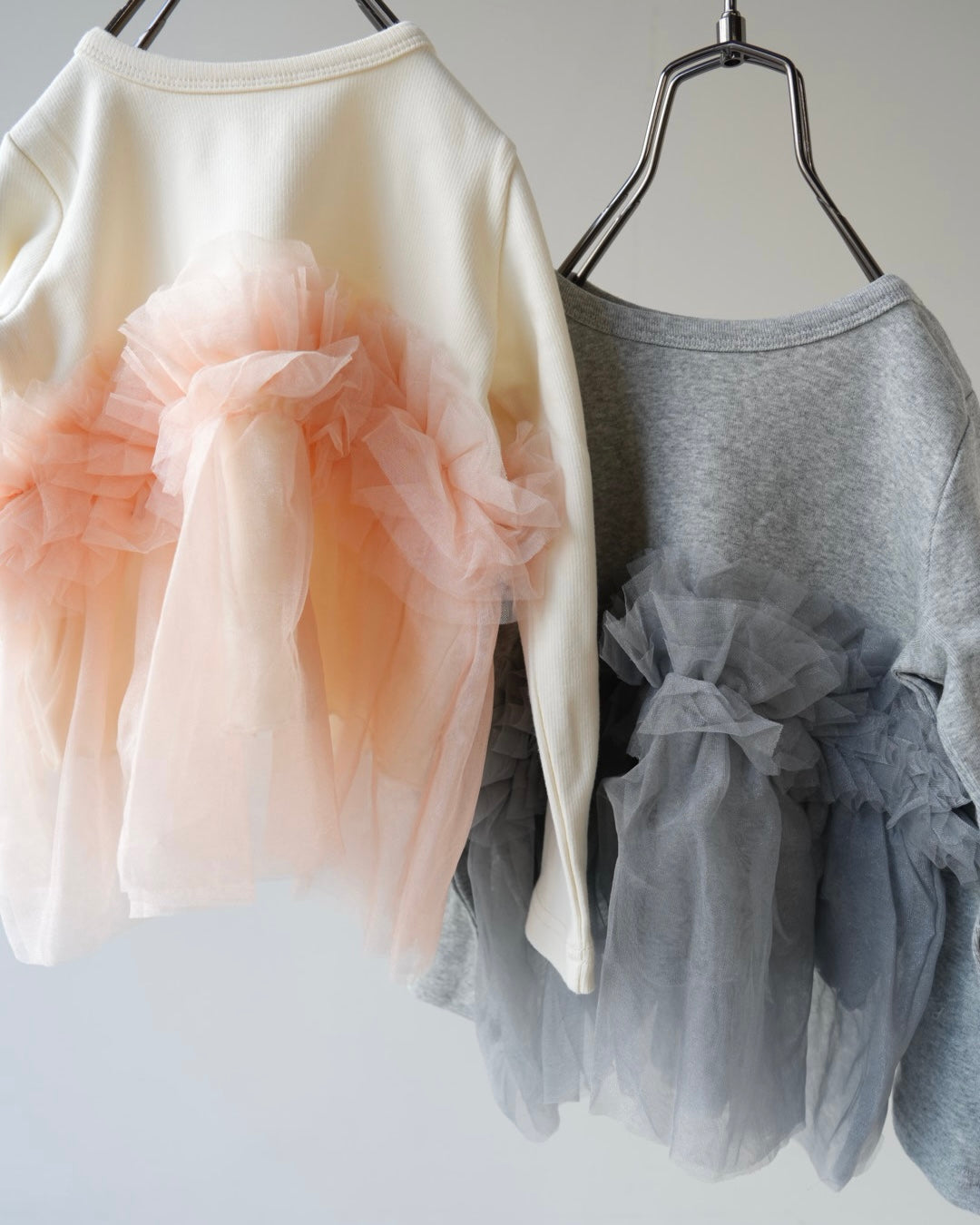 チュールフリルトップス