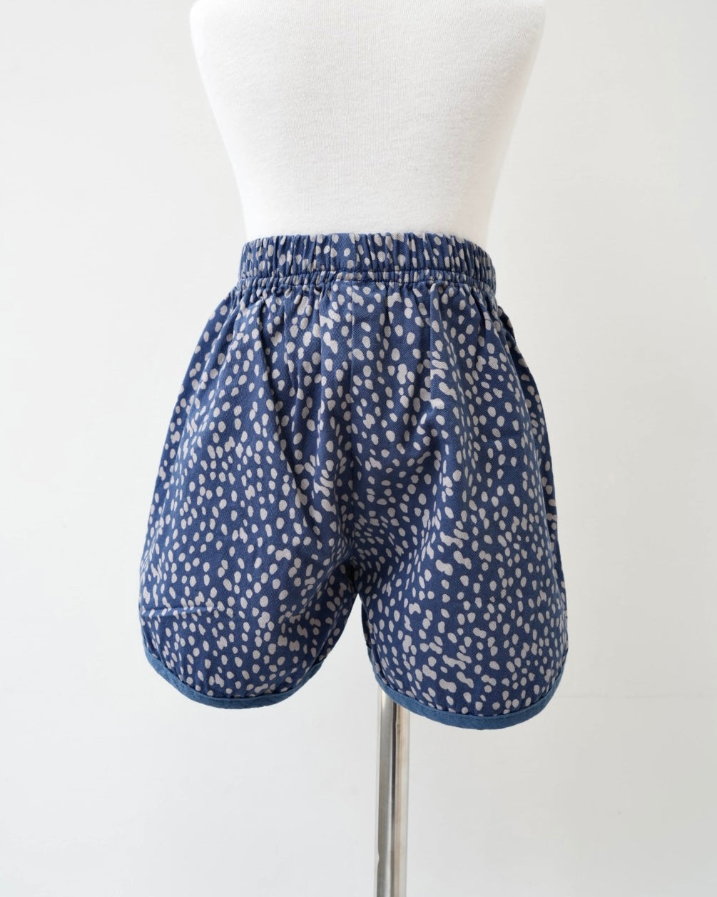 ダルメシアンパイピングショートパンツ