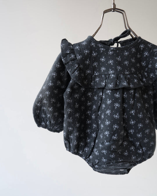 小花柄うす綿入りガーゼロンパース