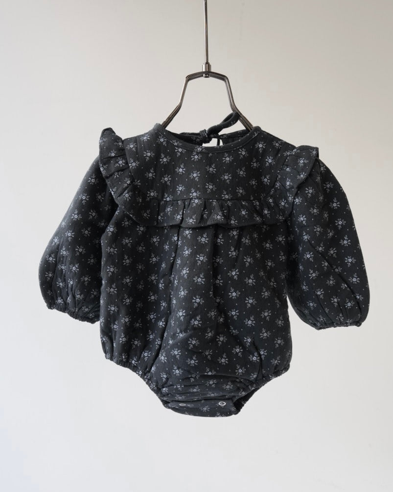 小花柄うす綿入りガーゼロンパース