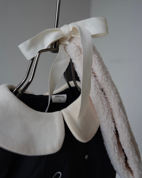 ボンネ付中綿リボンステッチロンパース