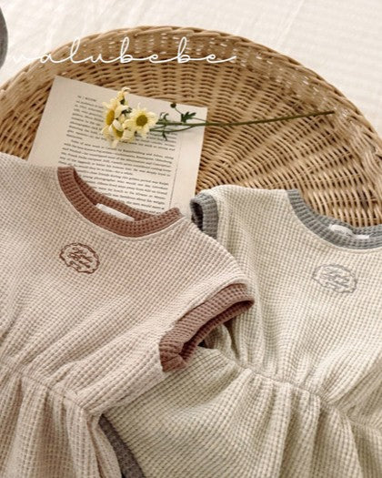 予約[valubebe]クロップド配色スーツ