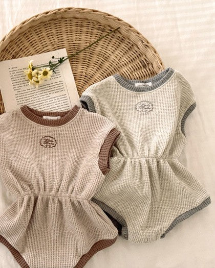 予約[valubebe]クロップド配色スーツ