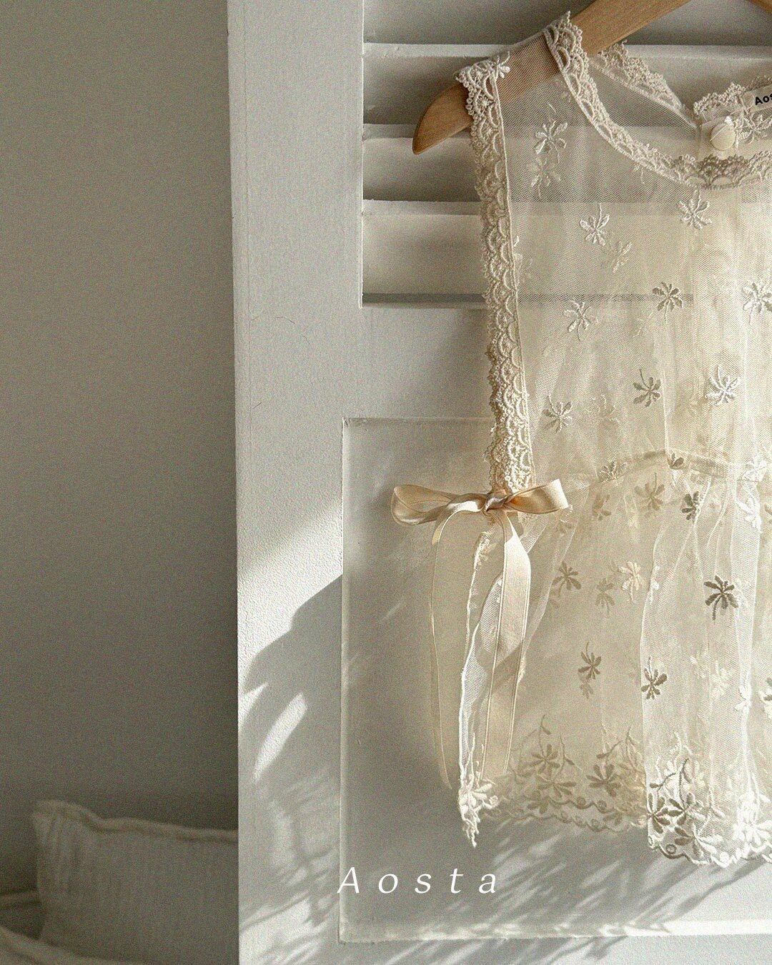 [aosta]lace vest