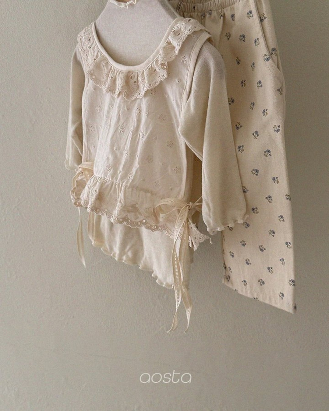 [AOSTA]Lace Olivia Vest