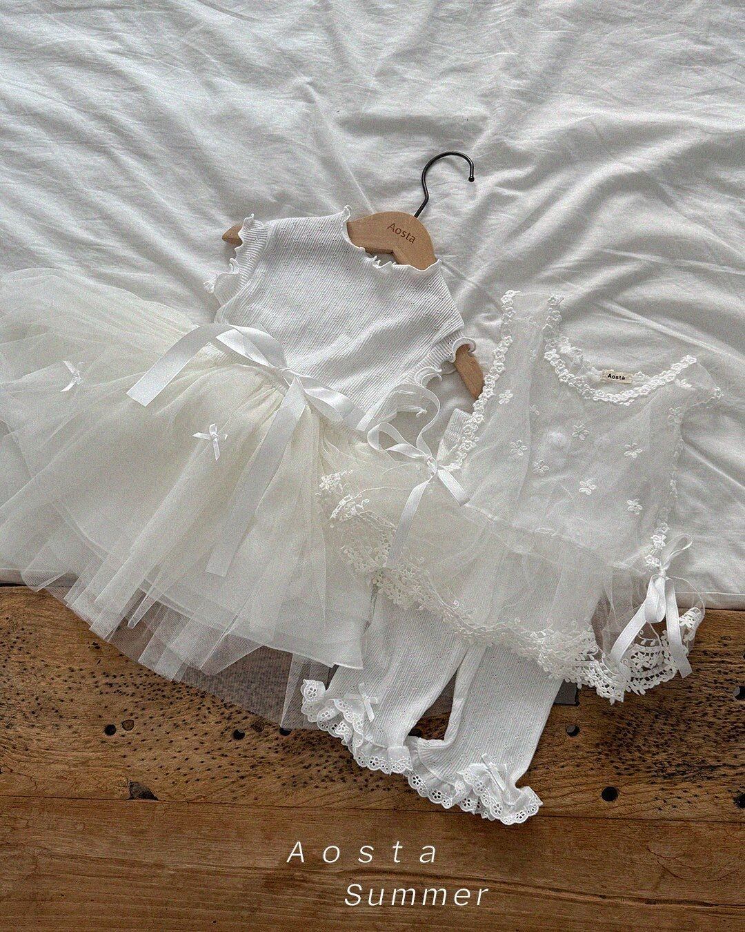[aosta]lace vest