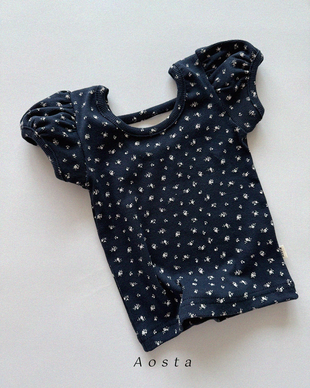 [aosta]open back puff blouse