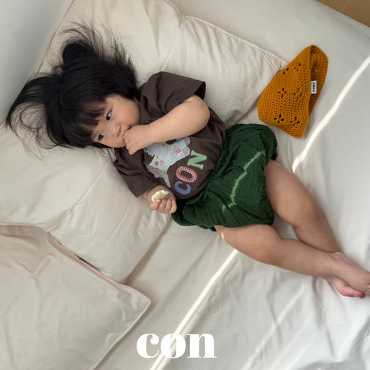 [con]uni corn T-shirt